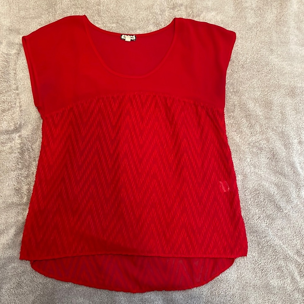 Eyeshadow red short sleeve blouse, size S